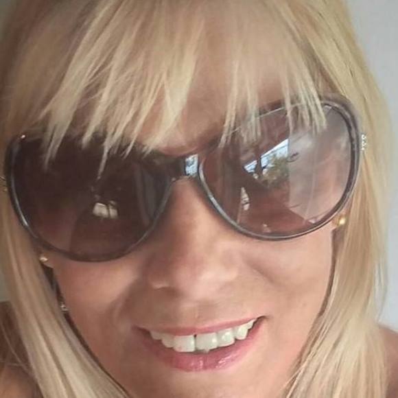 Meet your Posher, Nicole - Picture 1 of 1